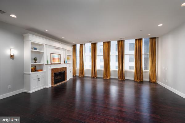 20 Letitia Street, Unit 3B Philadelphia, PA 19106 - Photo 26 of 40 Custom silk drapes and automatic shades