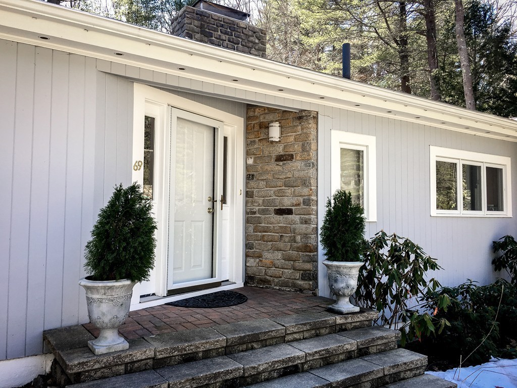 69 Pinecroft Road Weston, MA 02493 - Photo 3 of 30