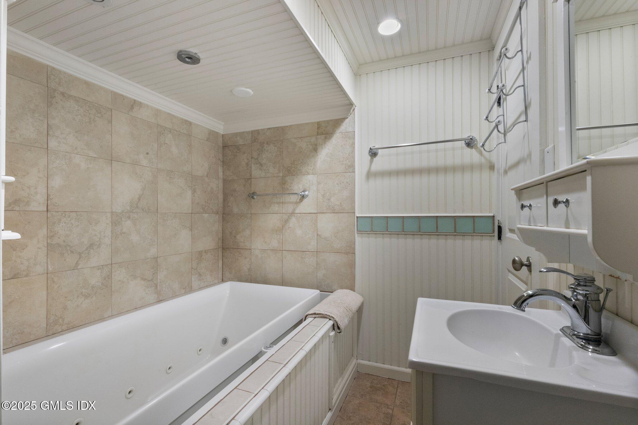 173 Stanwich Road Greenwich, CT 06830 - Photo 17 of 26 31-web-or-mls-173-stanwich-rd