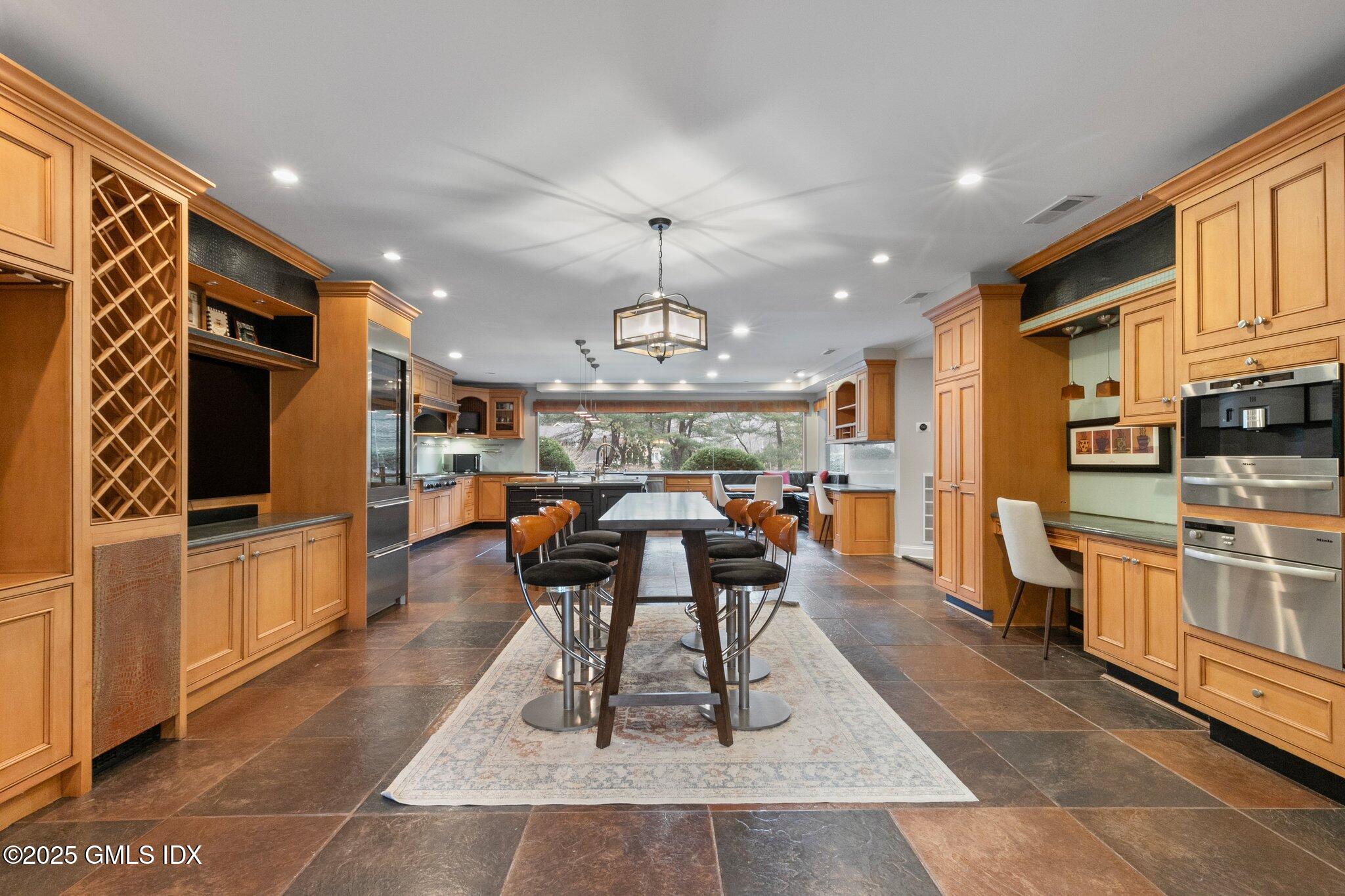 173 Stanwich Road Greenwich, CT 06830 - Photo 3 of 26 3-web-or-mls-173-stanwich-rd