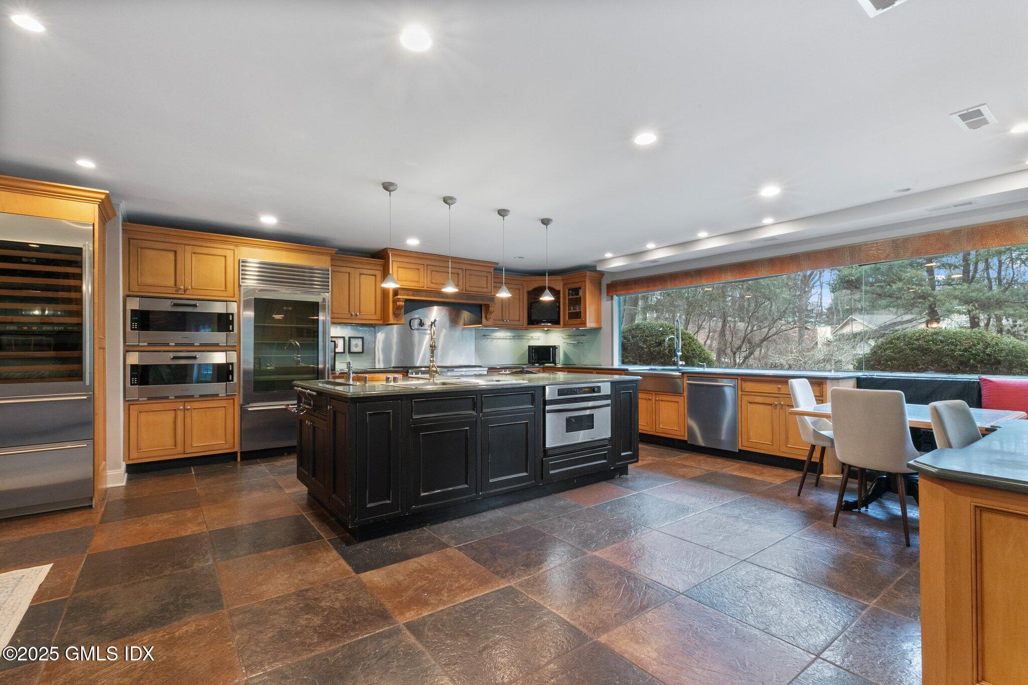 173 Stanwich Road Greenwich, CT 06830 - Photo 4 of 26 8-web-or-mls-173-stanwich-rd