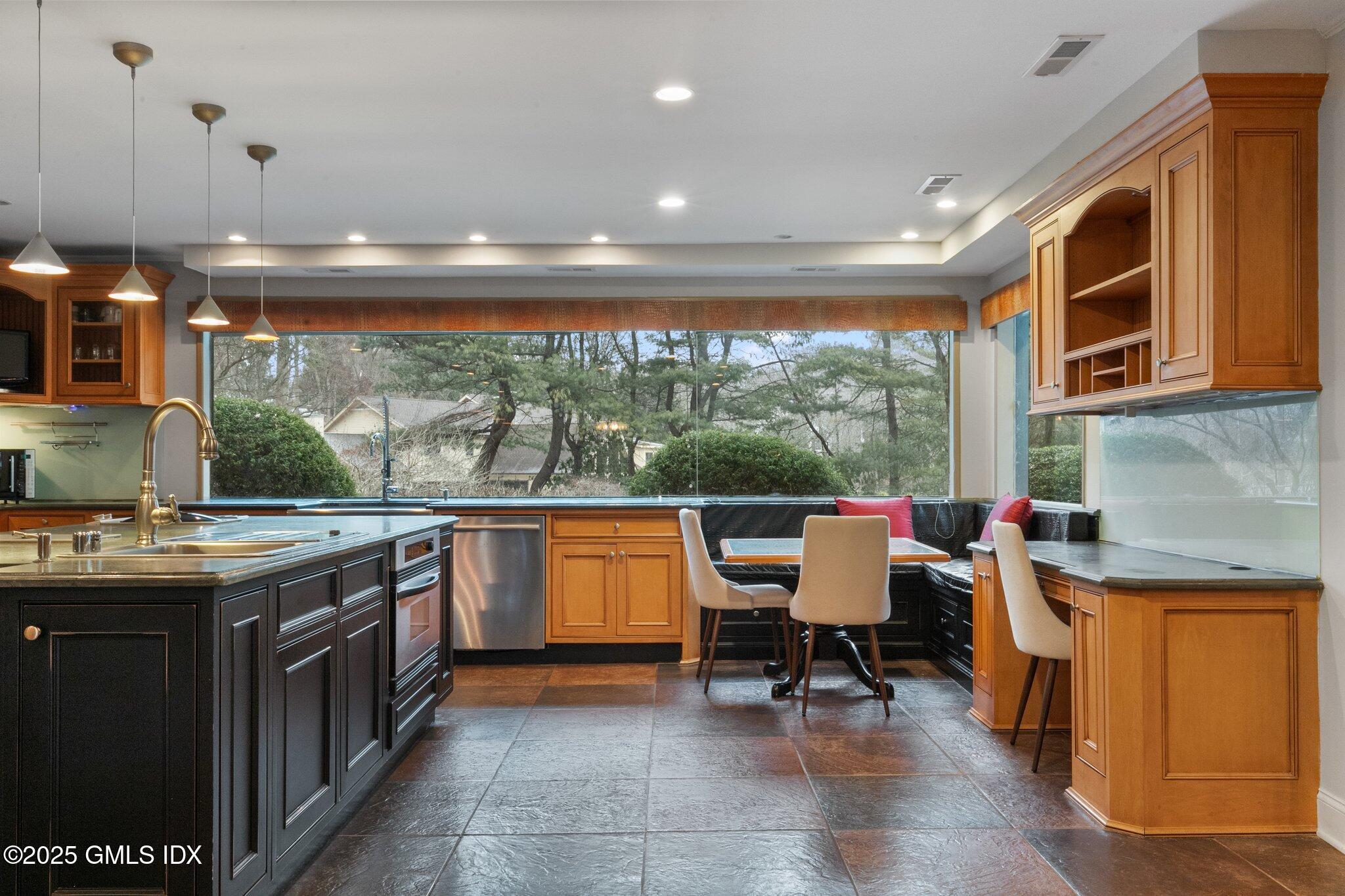 173 Stanwich Road Greenwich, CT 06830 - Photo 5 of 26 7-web-or-mls-173-stanwich-rd