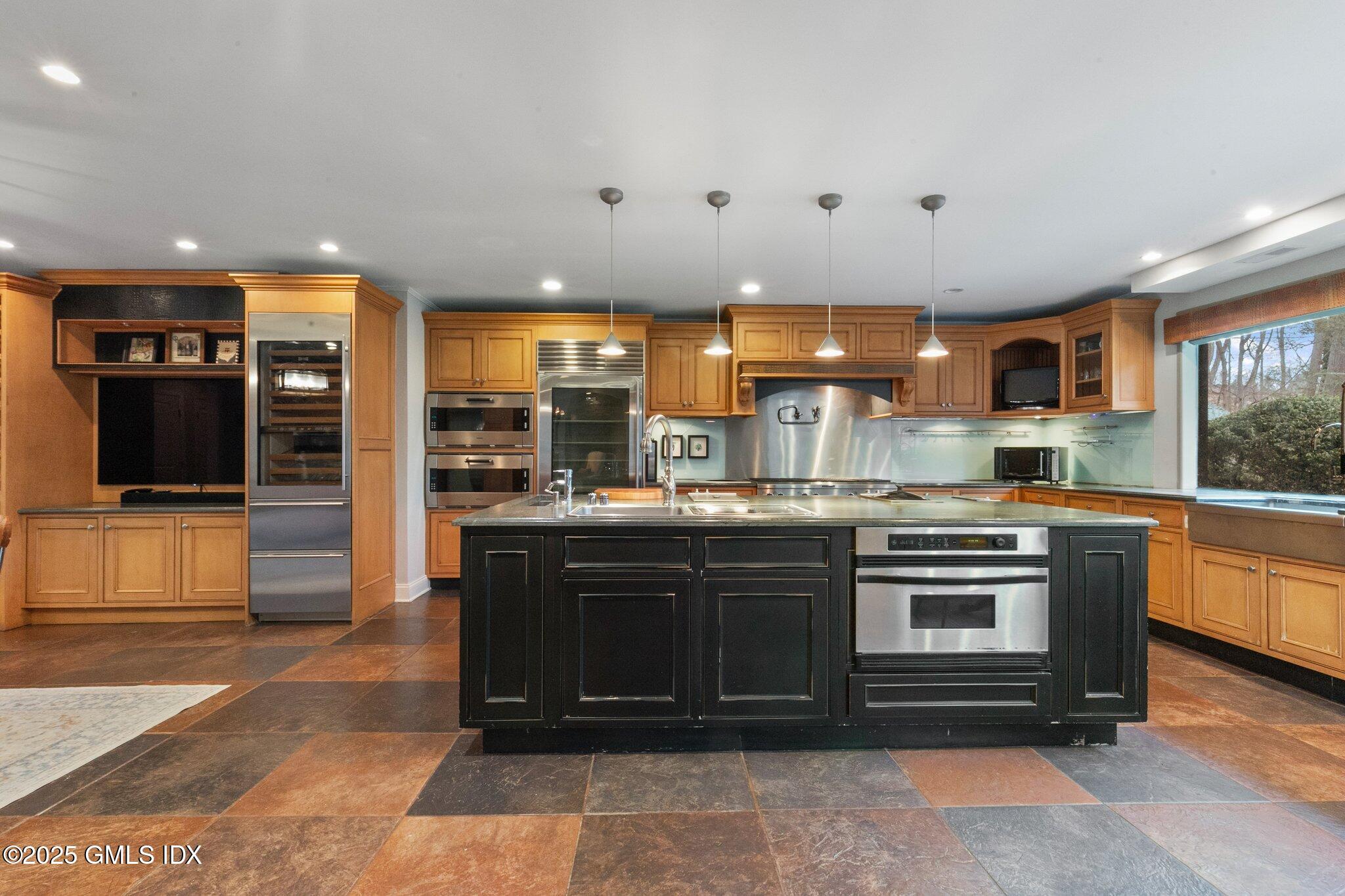 173 Stanwich Road Greenwich, CT 06830 - Photo 6 of 26 9-web-or-mls-173-stanwich-rd