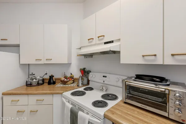 $180,000 | 4230 Wilshire Boulevard, Unit 104, Wilmington, NC 28403