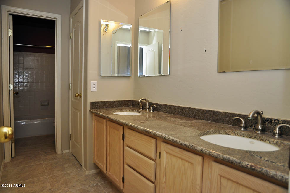 1720 East Redfield Road Phoenix, AZ 85022 - Photo 21 of 30 Hall Bath