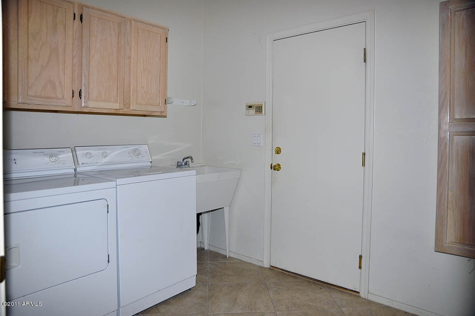 1720 East Redfield Road Phoenix, AZ 85022 - Photo 24 of 30 Laundry Room