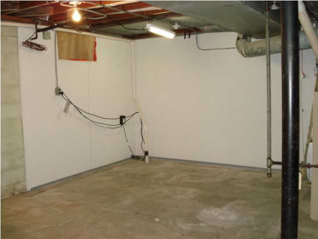 811 South Colony Road Evansville, IN 47714 - Photo 28 of 30 Gallery Image 28