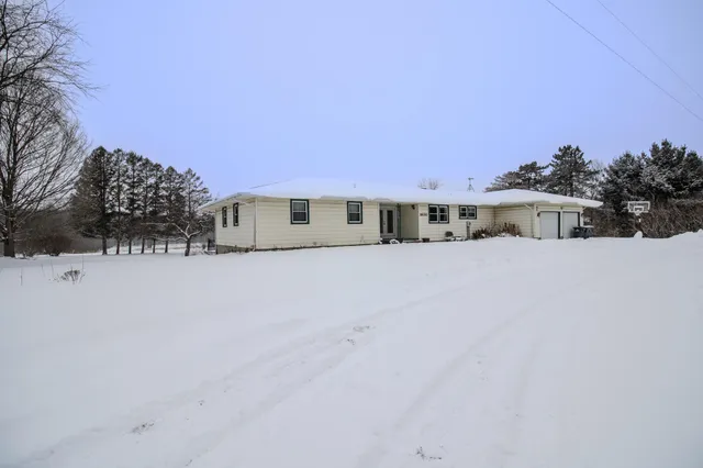 $475,000 | 8830 South 43rd Street, Scotts, MI 49088
