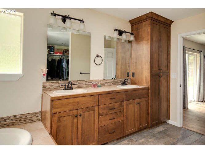 11555 Johns Landing Road Carlton, OR 97111 - Photo 15 of 30 Gallery Image 15