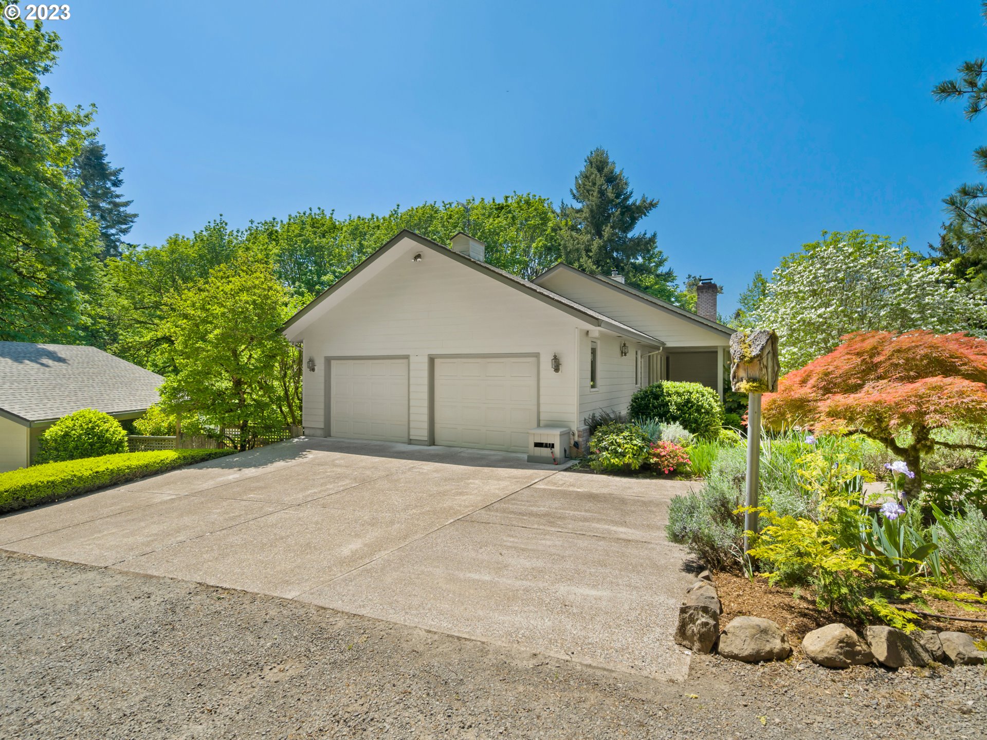 88601 Ermi Bee Road Springfield, OR 97478 - Photo 2 of 48 a house with a yard and a outdoor space