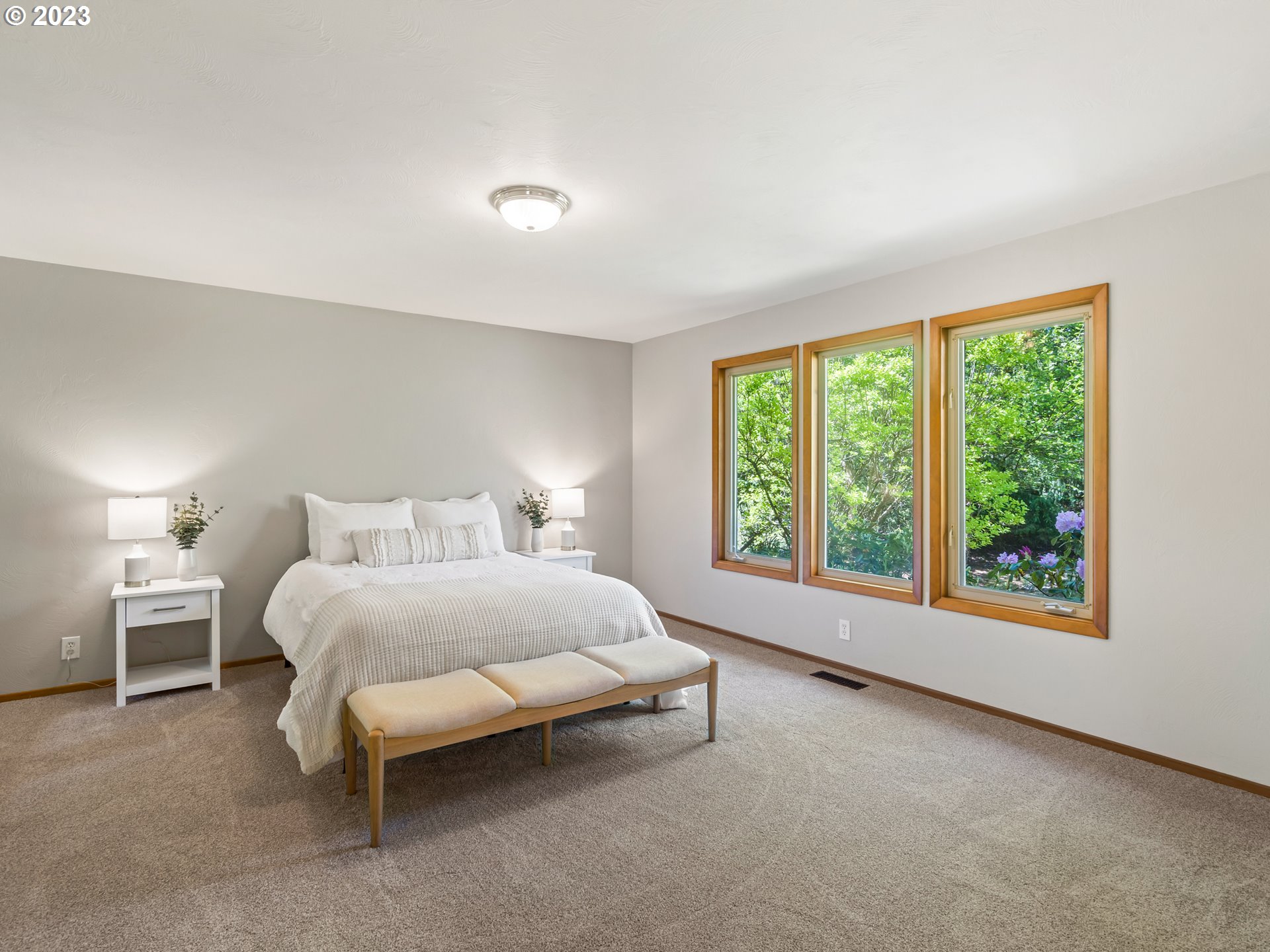 88601 Ermi Bee Road Springfield, OR 97478 - Photo 24 of 48 a spacious bedroom with a bed and a large window