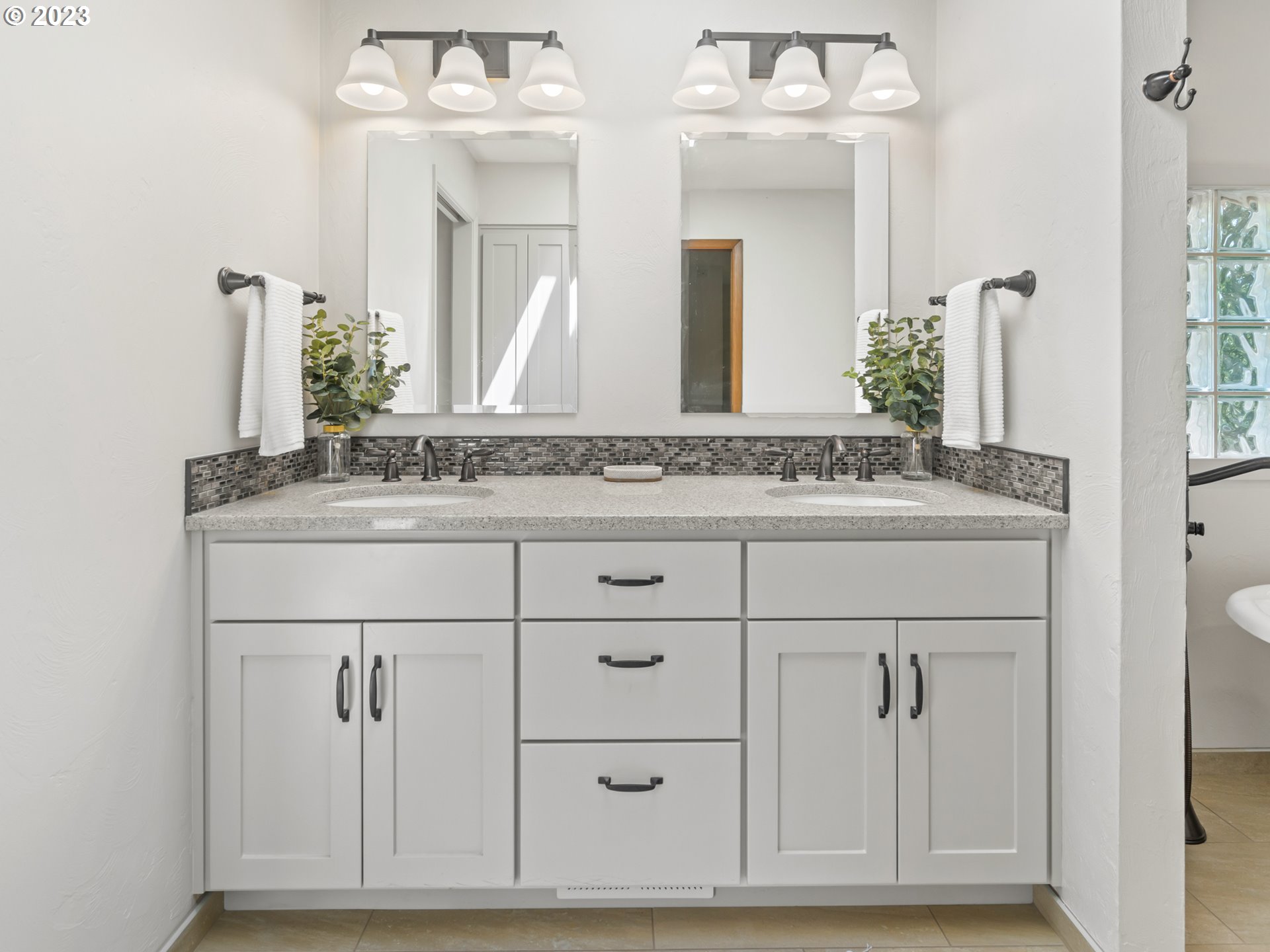 88601 Ermi Bee Road Springfield, OR 97478 - Photo 28 of 48 a bathroom with a sink vanity and a mirror