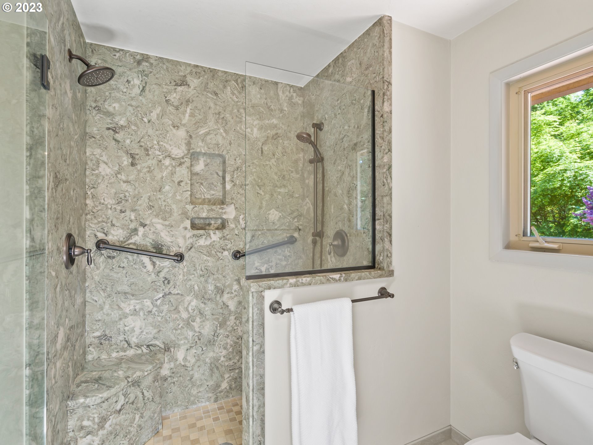 88601 Ermi Bee Road Springfield, OR 97478 - Photo 30 of 48 a bathroom with a shower and a toilet
