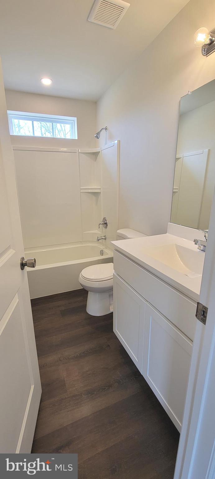 26 Rhode Island Road Sicklerville, NJ 08081 - Photo 14 of 20 Upstairs Hall Full Bath