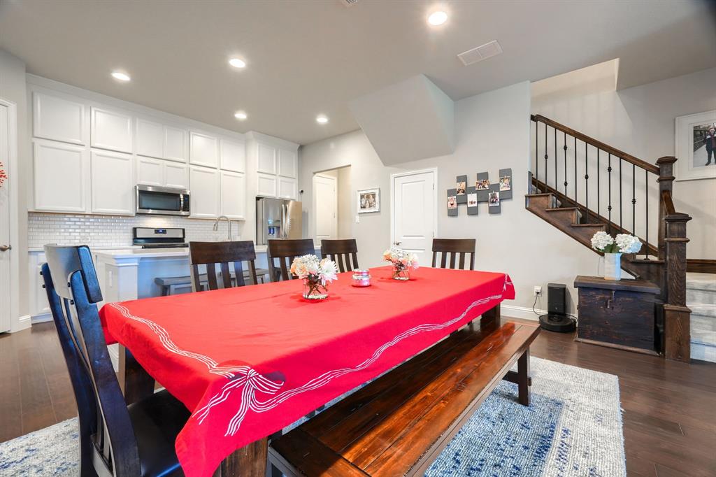 1436 Pebble Way Allen, TX 75013 - Photo 10 of 35 a living room with furniture and kitchen view