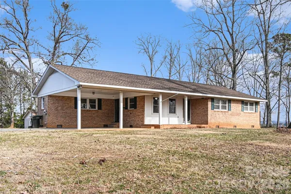 $275,000 | 238 Lakeview Drive, Blacksburg, SC 29702