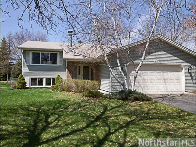 686 Springhill Road Vadnais Heights, MN 55127 - Photo 1 of 18 Gallery Image 1