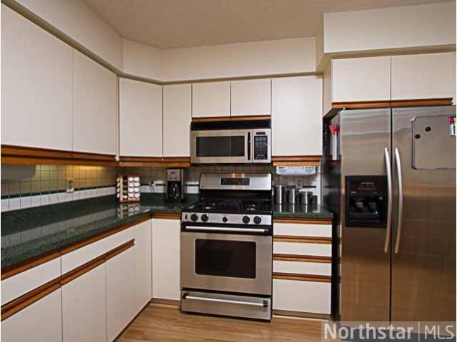 686 Springhill Road Vadnais Heights, MN 55127 - Photo 4 of 18 Gallery Image 4