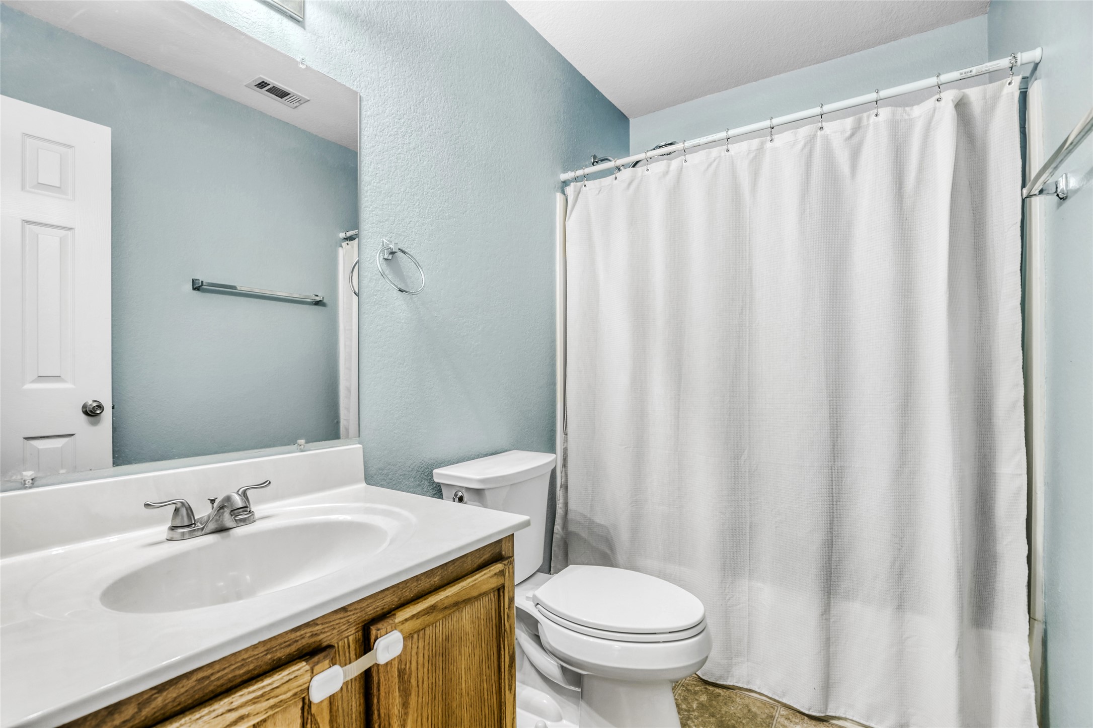 5624 Colinton Avenue Austin, TX 78754 - Photo 36 of 38 Second Floor Full bathroom