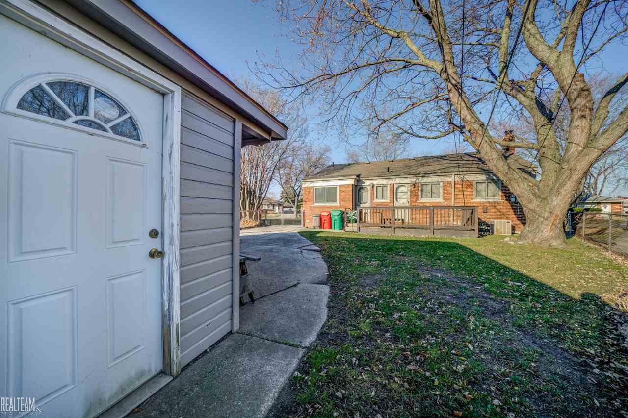 24814 Ridgecroft Avenue Eastpointe, MI 48021 - Photo 25 of 28
