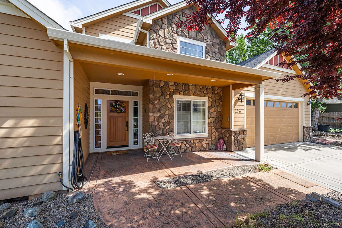 176 Echo Way Eagle Point, OR 97524 - Photo 26 of 26 DSC01329-HDR-Edit