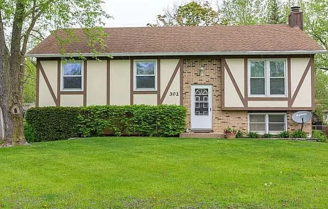 $310,000 | 302 Channel Drive, Island Lake, IL 60042