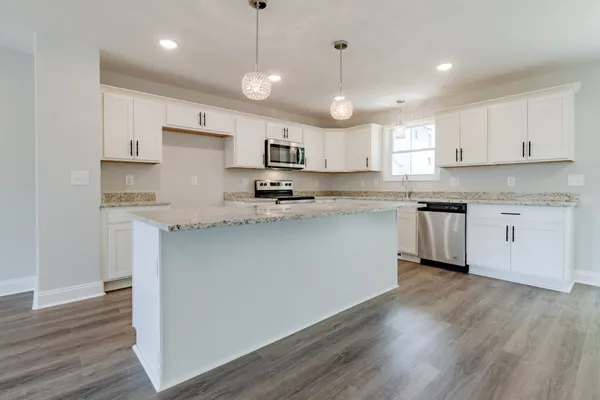 $1,950 | 60 West High Street, Clarksville, TN 37040