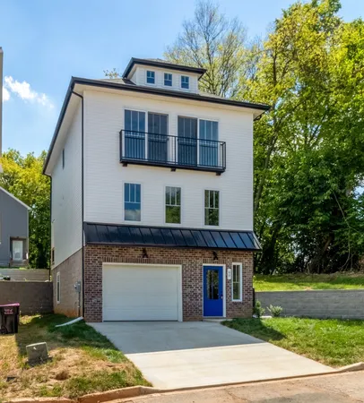 $1,950 | 60 West High Street, Clarksville, TN 37040