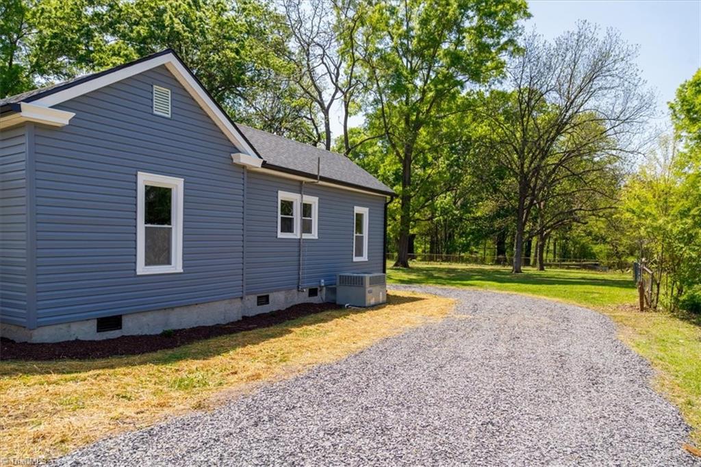 311 South Fieldcrest Road Eden, NC 27288 - Photo 3 of 23 Gallery Image 3