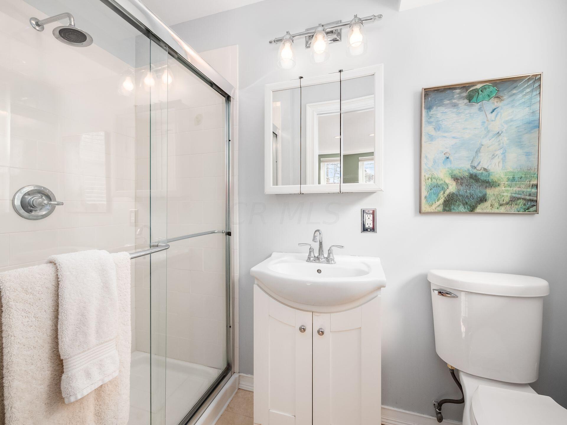 2863 Bryden Road Columbus, OH 43209 - Photo 17 of 57 Full Bathroom