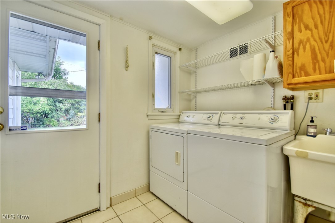 23751 Hazelmere Road Beachwood, OH 44122 - Photo 15 of 17 Laundry room located off kitchen w/ access to backyard