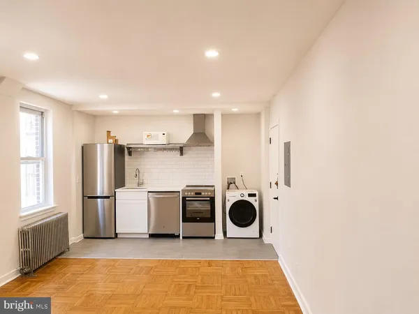 $1,100 | 251 South 21st Street, Unit 3, Philadelphia, PA 19103