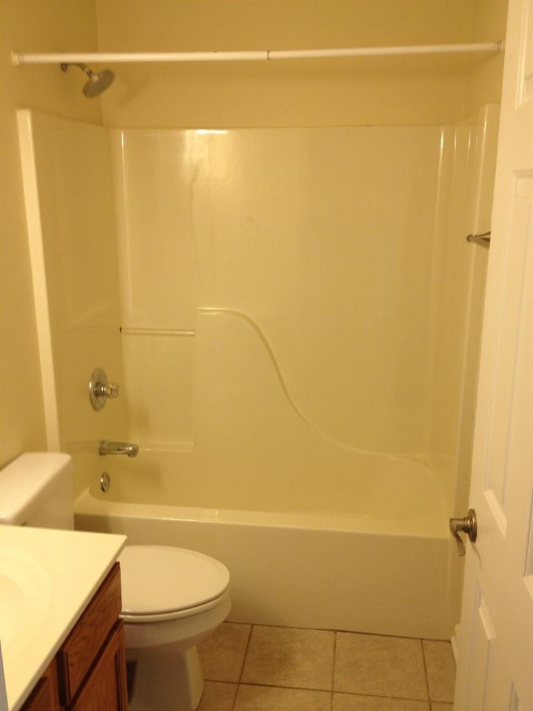 3389 Royal Troon Road Lexington, KY 40509 - Photo 37 of 44 2nd Floor Bathroom