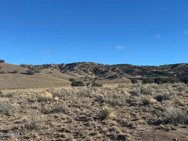 a view of a dry field