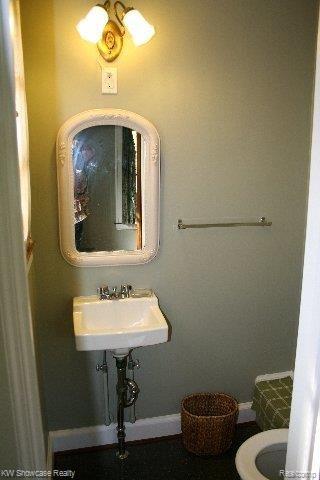 6490 Commerce Road West Bloomfield, MI 48324 - Photo 42 of 65 Half bath