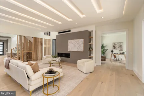 $2,999,000 | 104 Mashie Court Southeast, Vienna, VA 22180