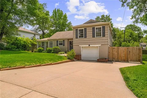 $399,000 | 4505 West 77th Street, Prairie Village, KS 66208
