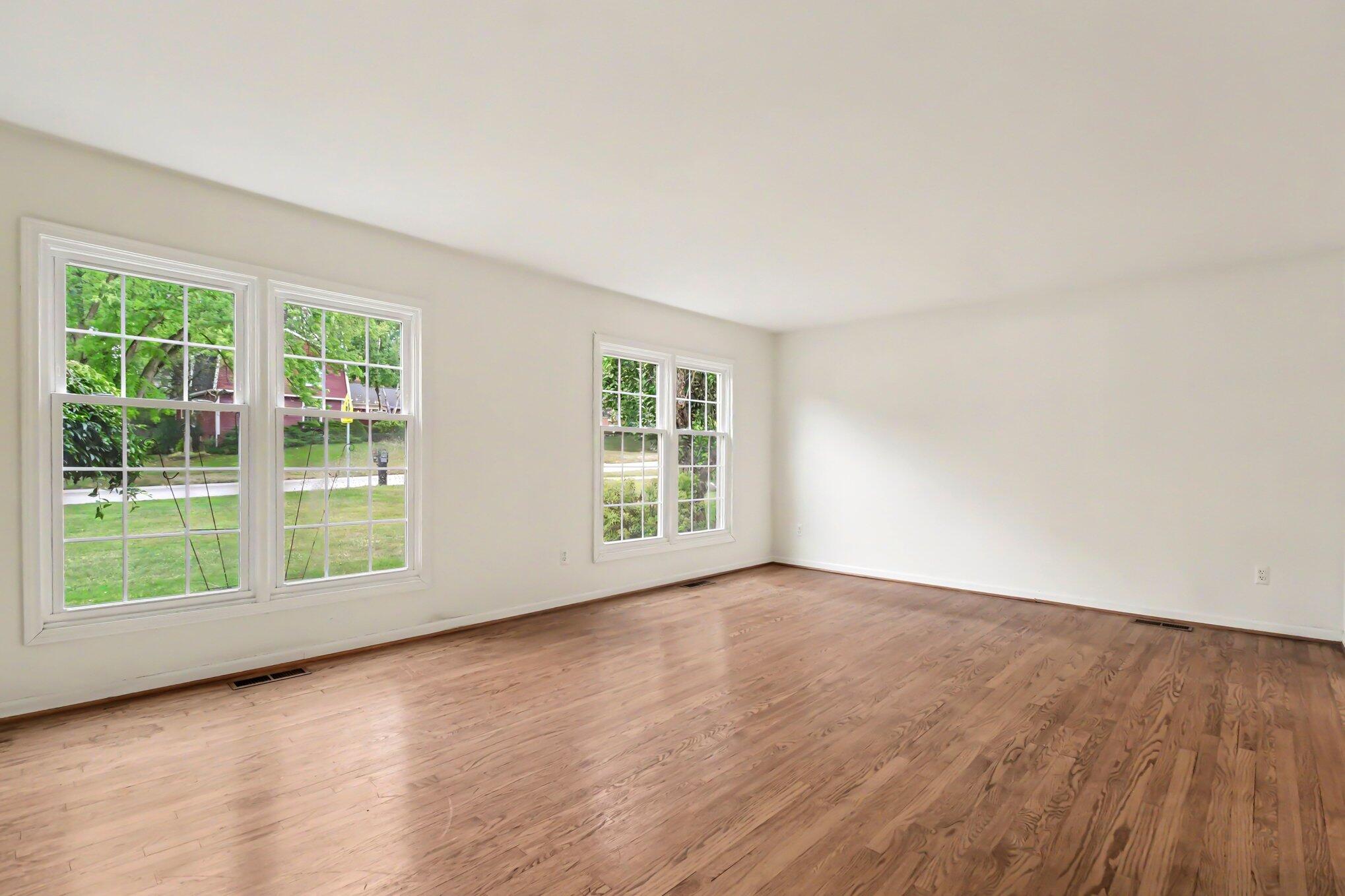 34214 Old Timber Road Farmington, MI 48331 - Photo 4 of 36 015_file_9124
