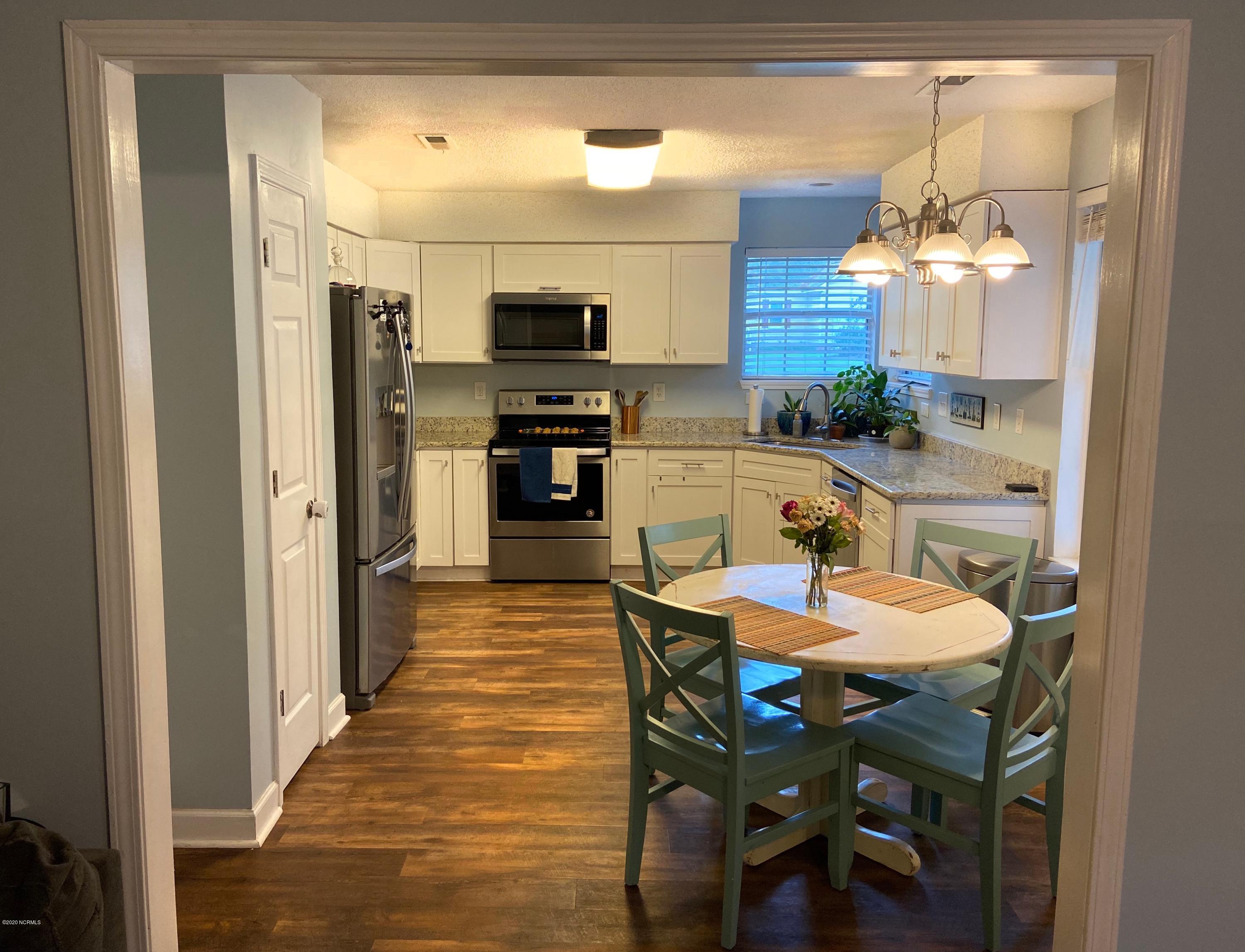 400 Hidden Valley Road Wilmington, NC 28409 - Photo 5 of 15 kitchen