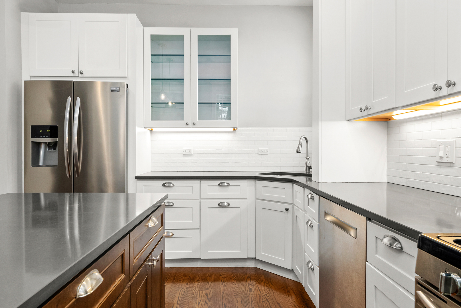 823 West Diversey Parkway, Unit 2 Chicago, IL 60614 - Photo 4 of 27