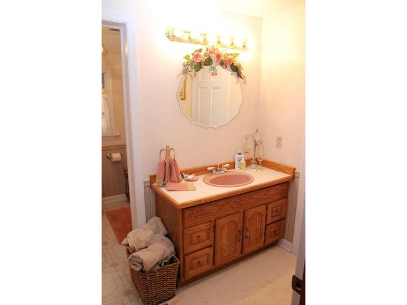 115 Chubbic Road Canonsburg, PA 15317 - Photo 11 of 25 Full Bath. FIRST FLOOR CONNECTING BATH TO BEDROOM