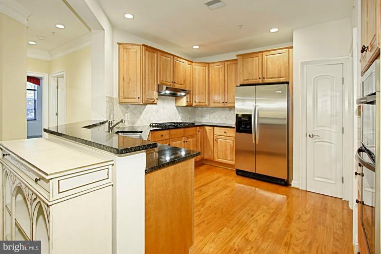 1781 Chain Bridge Road, Unit 102 McLean, VA 22102 - Photo 12 of 30 Kitchen