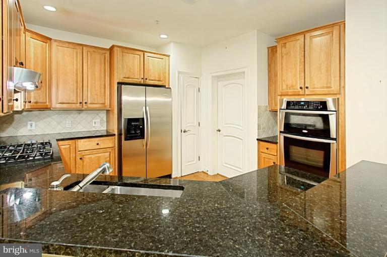 1781 Chain Bridge Road, Unit 102 McLean, VA 22102 - Photo 13 of 30 Kitchen