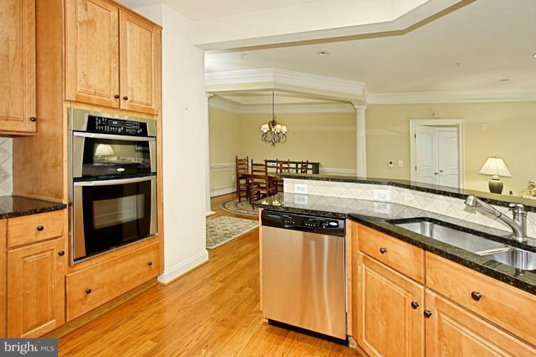 1781 Chain Bridge Road, Unit 102 McLean, VA 22102 - Photo 16 of 30 Kitchen