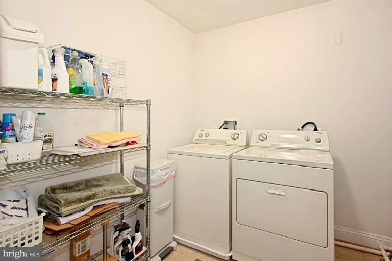 1781 Chain Bridge Road, Unit 102 McLean, VA 22102 - Photo 22 of 30 Interior (General)