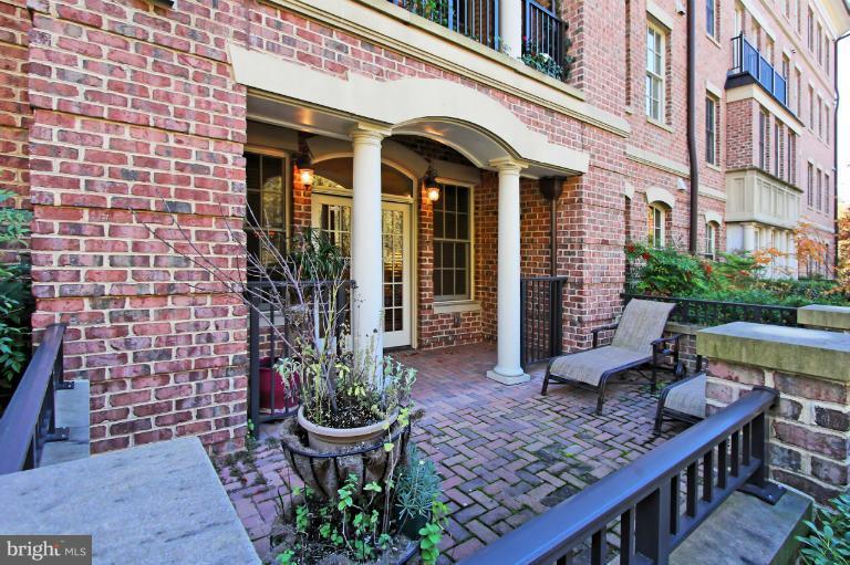 1781 Chain Bridge Road, Unit 102 McLean, VA 22102 - Photo 23 of 30 Exterior (Rear)