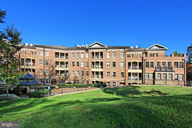 1781 Chain Bridge Road, Unit 102 McLean, VA 22102 - Photo 27 of 30 Exterior (Rear)