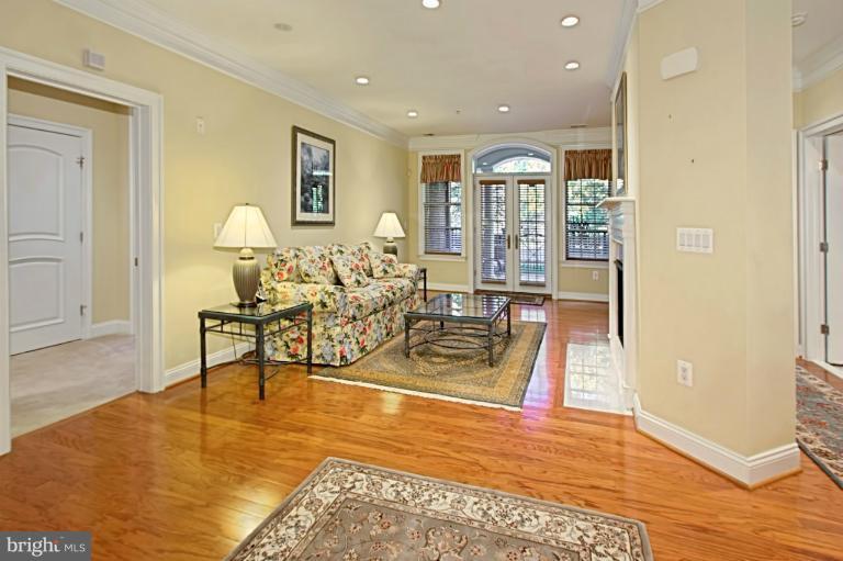 1781 Chain Bridge Road, Unit 102 McLean, VA 22102 - Photo 5 of 30 Living Room