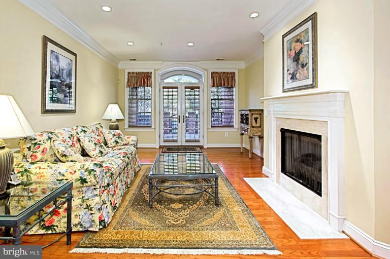 1781 Chain Bridge Road, Unit 102 McLean, VA 22102 - Photo 6 of 30 Living Room