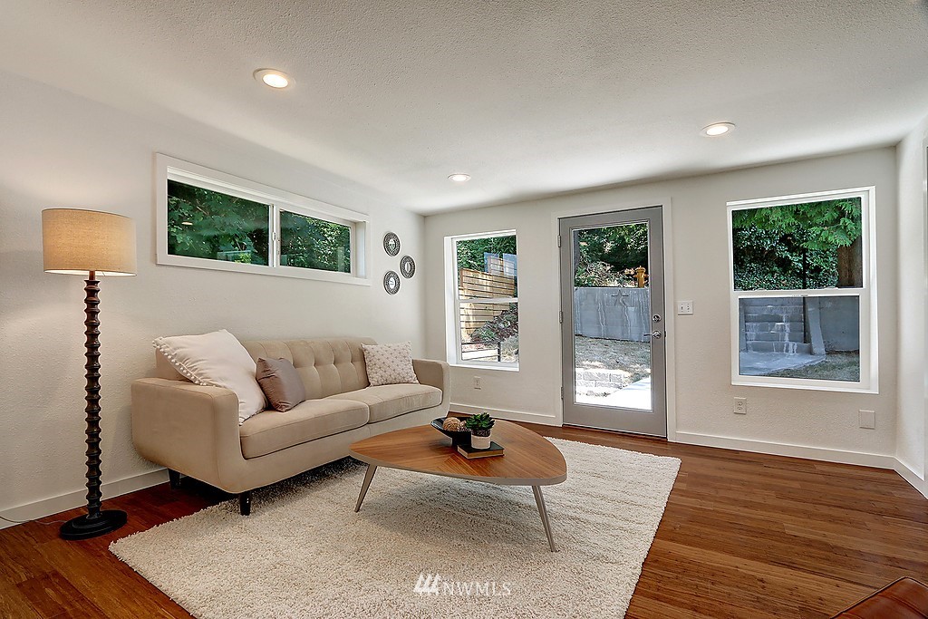 5903 19th Avenue South Seattle, WA 98108 - Photo 2 of 18